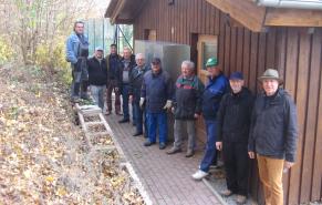 1. Bäume gepflanzt – 2. Laub beseitigt – 3. Abstellbox fertiggestellt