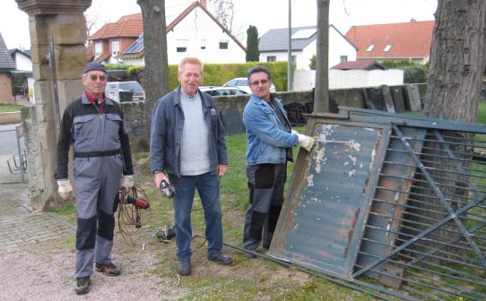 „Volontäre für Albig“ pflanzen alte Obstbaumsorten