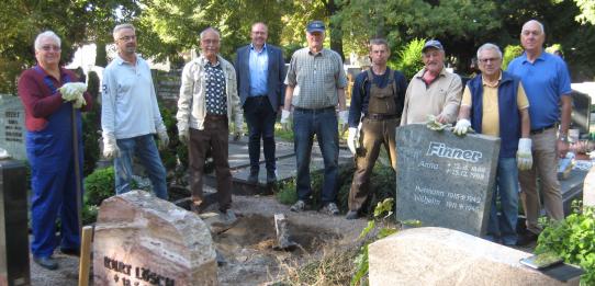 Im Herbst werden Gräber geräumt
