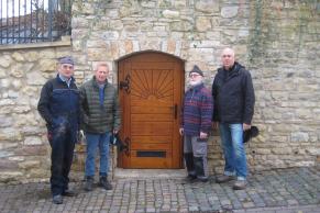 Abgeschlossen wurde jetzt die dringend notwendig gewordene Sanierung der Türanschläge und der Neuanstrich der Tür „Am Hewwel“ in der Alzeyer Pforte.