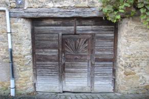 Tür „Am Hewwel“ in der Alzeyer Pforte vor Sanierungsbeginn.