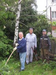 Arbeitseinsatz auf der Gemeinde-Wiese in der Leimenkaute