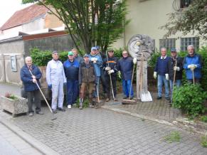 Arbeitseinsatz am Denkmal "Schönstes Weindorf"