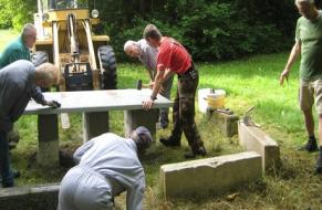 Picknicktisch 2.0 in Albig-Ost und Pflegearbeiten in den Reilchen
