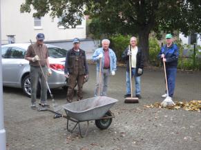 Säuberungsaktion im Dorf