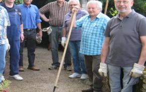 Picknicktisch 2.0 in Albig-Ost und Pflegearbeiten in den Reilchen