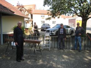 Sanierung der Sitzbänke auf dem Dorfplatz