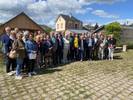Gruppenbild der deutschen und französischen Partnerfamilien beim traditionellen Treffen