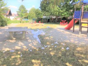 Hinterlassenschaften von „Vandalen“ auf dem Spielplatz