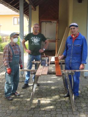 Bänkesanierung durch die Volontäre