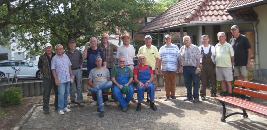 Fleißige Volontäre nach getaner Arbeit