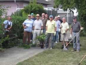 Fleißige Volontäre nach getaner Arbeit