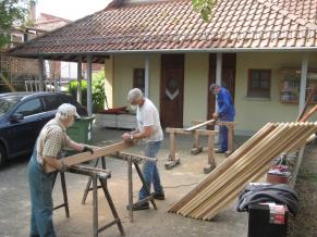 Volontäre für Albig beim Arbeitseinsatz