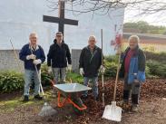Laubbeseitigung am Ehrenmal