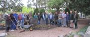 Unser Foto zeigt die „Volontäre“ bei den Arbeiten auf dem Friedhof v.l.n.r:  Franz-Josef Werner, Rüdiger Steil, Bernhard Dehé, Hans Elz, Ernst Ludwig Fromm, Werner Karn, Helmut Weißmann, Walter Lorenz, Peter Fronzek, Karl-Dieter Barbig, Heinz Reibel, Kurt Rück, Bernd Walter, Holger Böing, Mario Schmeichel, Hartmut Schönfeld, Günther Trautwein und Manfred Weindorf 