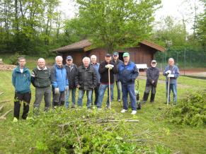 Pflegearbeiten im Umfeld des Bürgertreffs
