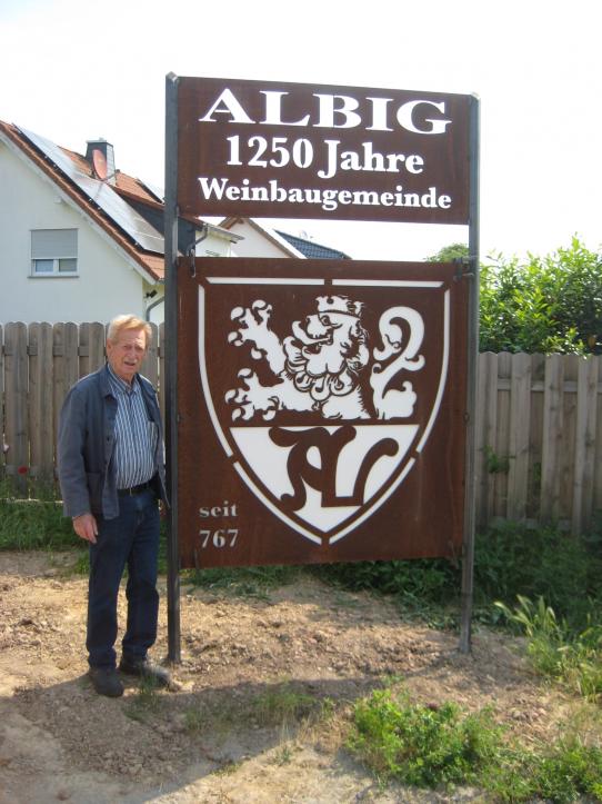 Nachgebesserte Cortenstahltafel