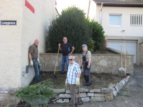 Volontäre beim Pflegeeinsatz