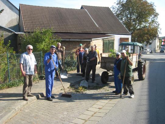 Die Volontäre sorgen für ein sauberes Ortsbild