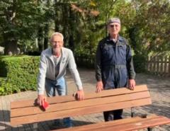 Es wird sich auch um die Bänke gekümmert