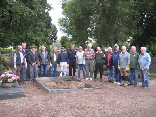 Volontäre, die bei den Arbeiten geholfen haben