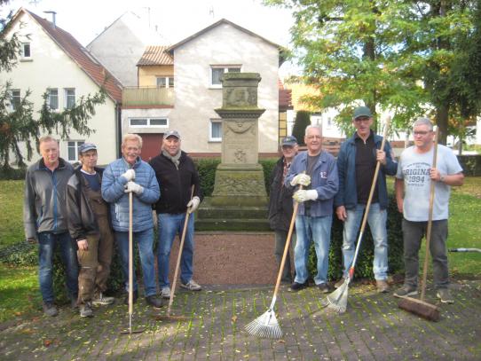 Volontäre bei Pflegearbeiten