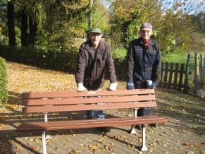 Die Volontäre freuen sich über das schöne Wetter