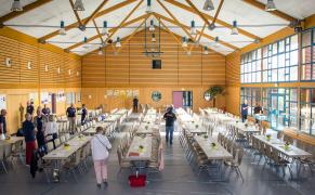 Die vorbereitete Festhalle