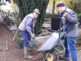 &quot;Volontäre für Albig&quot; - Friedhofspflege vor Totensonntag