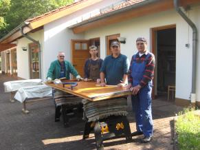 Sanierungsarbeiten an den Türen der Aussegnungshalle 