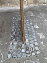 Vorübergehen Befestigung der Jubiläumsstele