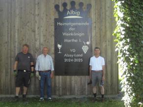 Die Motivtafel der VG-Weinkönigin