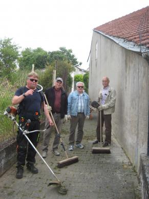 Volontäre machen sauber