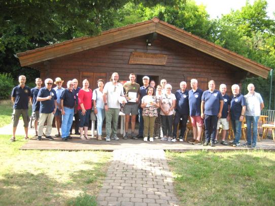 Die Preisverleihung vor dem Bürgertreff