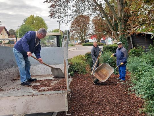 Der restliche Rindenmulch wird verarbeitet