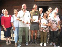 Der Preis wird entgegengenommen