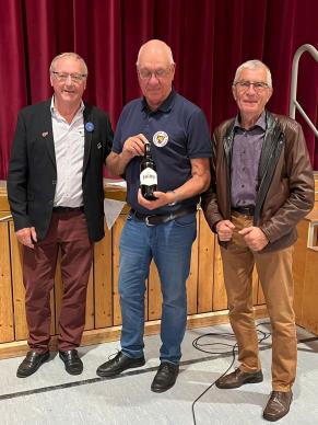 Übergabe des Geschenks