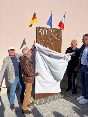 Die Enthüllung des Denkmals