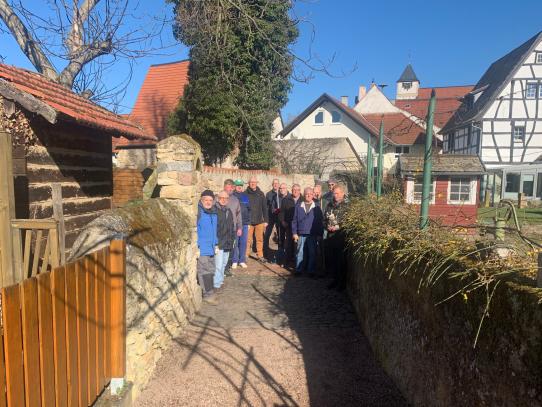 Die Volontäre bei der Wegepflege