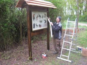 Die Infotafel wird repariert