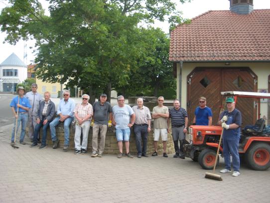 Volontäre beim Einsatz am 2. Juni in Albig