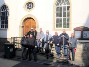 Die Volontäre posieren für ein Gruppenfoto